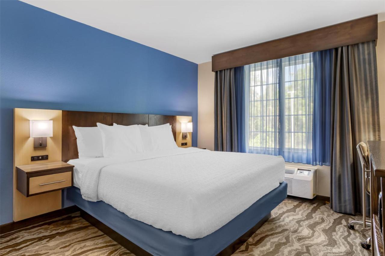 King Suite with Sofa Bed - Non-Smoking at Best Western Plus River Escape Inn & Suites
