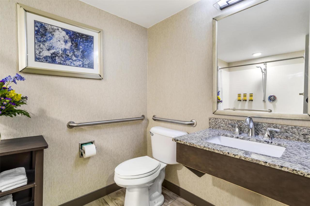 Queen Suite with Two Queen Beds with Roll-In Shower - Non-Smoking at Best Western Plus River Escape Inn & Suites