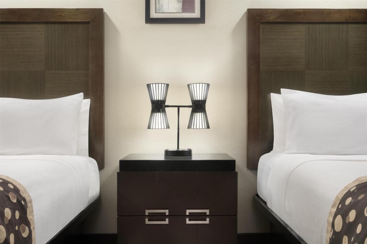 | Best Western Premier Crown Chase Inn & Suites