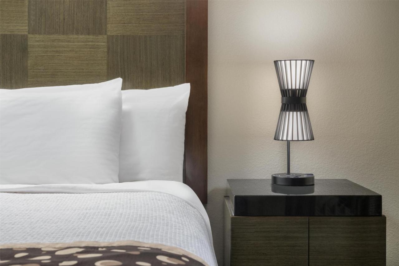 | Best Western Premier Crown Chase Inn & Suites