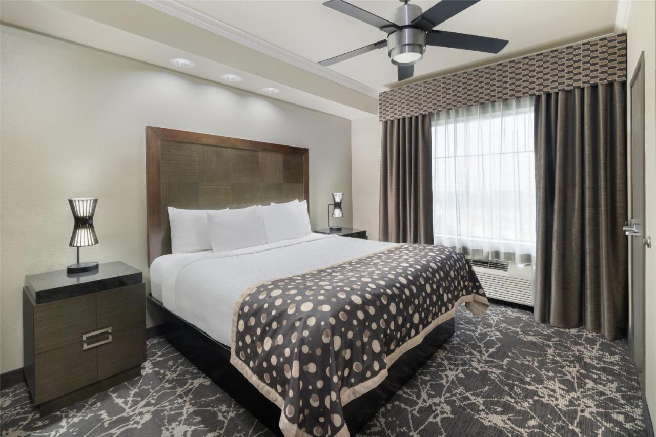 | Best Western Premier Crown Chase Inn & Suites