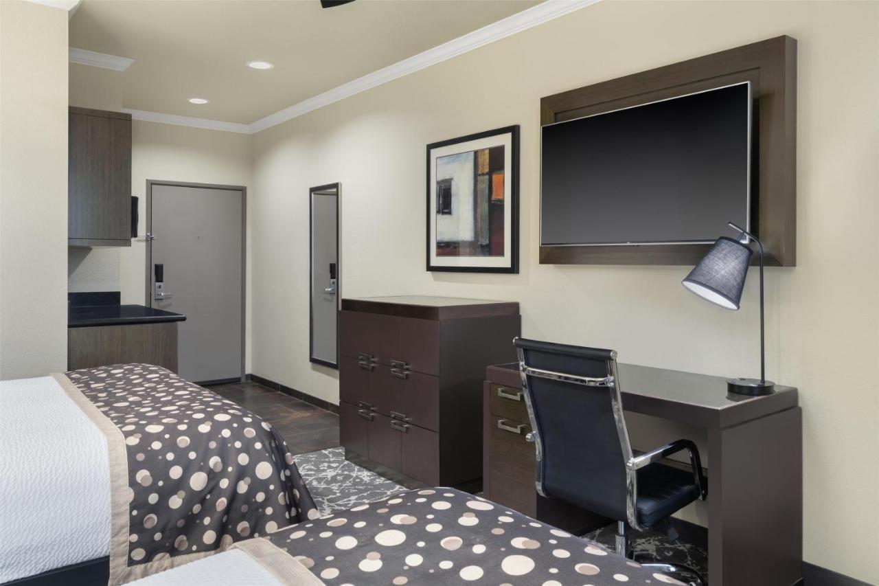 | Best Western Premier Crown Chase Inn & Suites