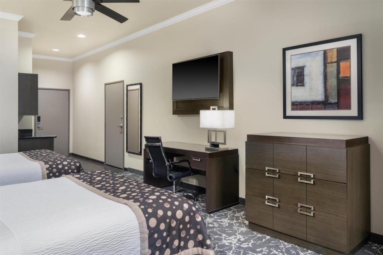 | Best Western Premier Crown Chase Inn & Suites