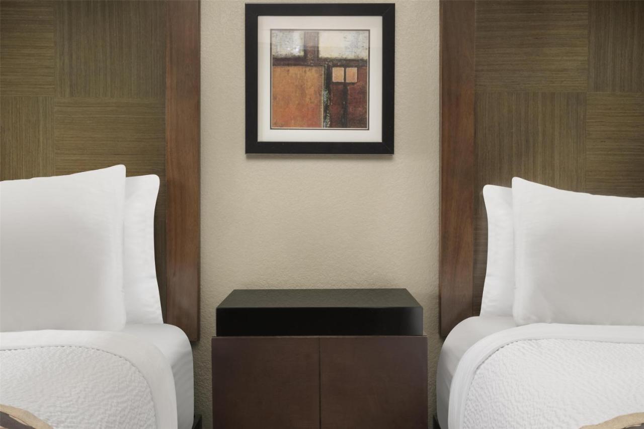 | Best Western Premier Crown Chase Inn & Suites