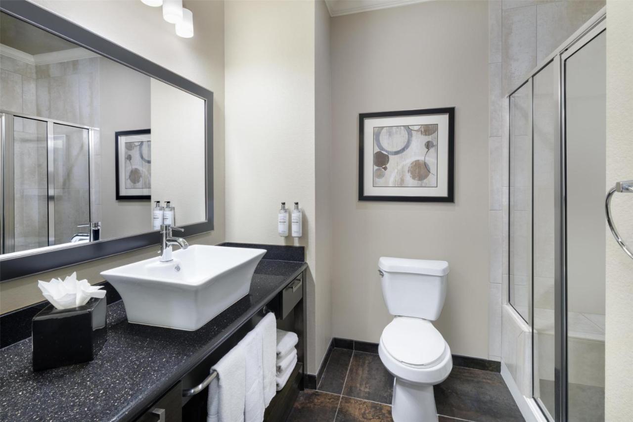 | Best Western Premier Crown Chase Inn & Suites