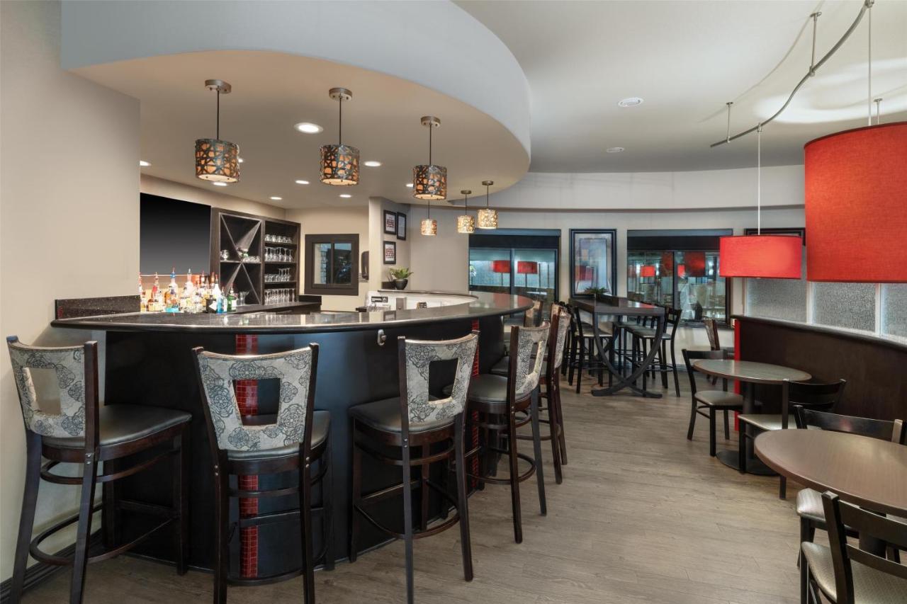 | Best Western Premier Crown Chase Inn & Suites
