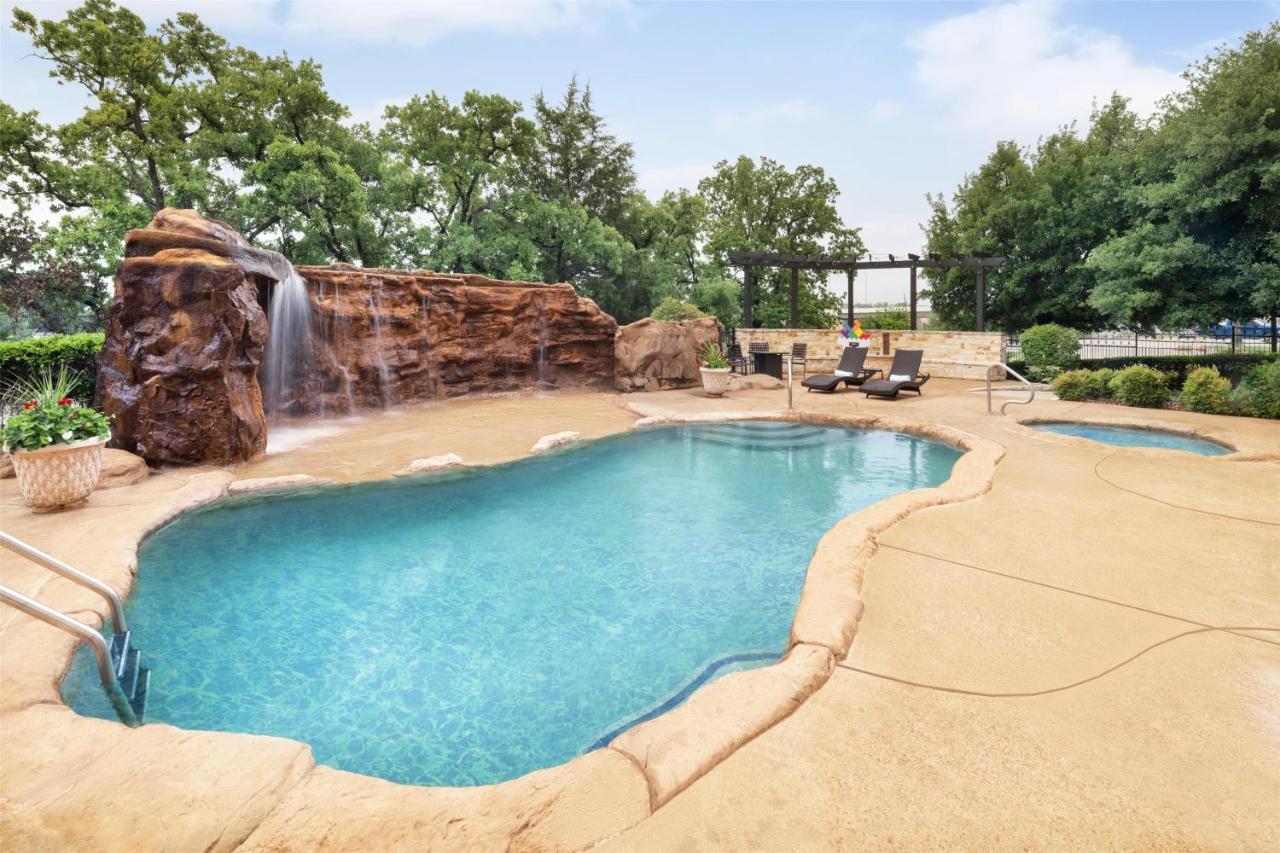 | Best Western Premier Crown Chase Inn & Suites