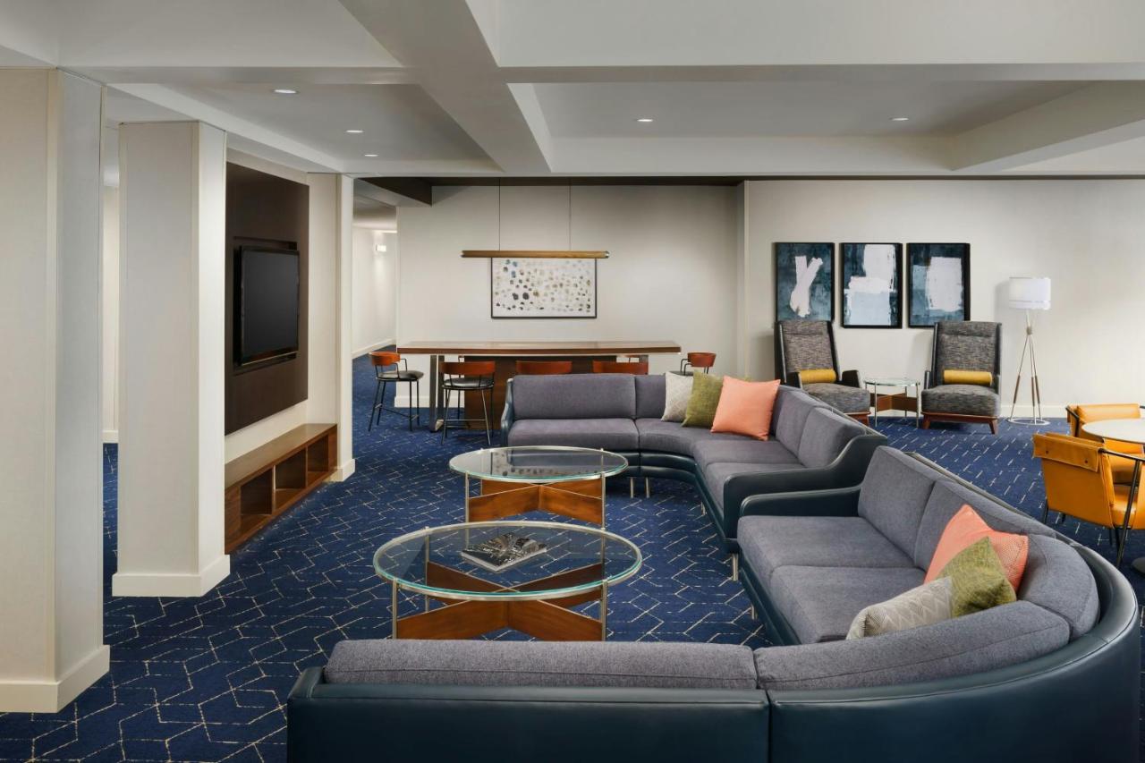 | Courtyard Chicago Midway Airport