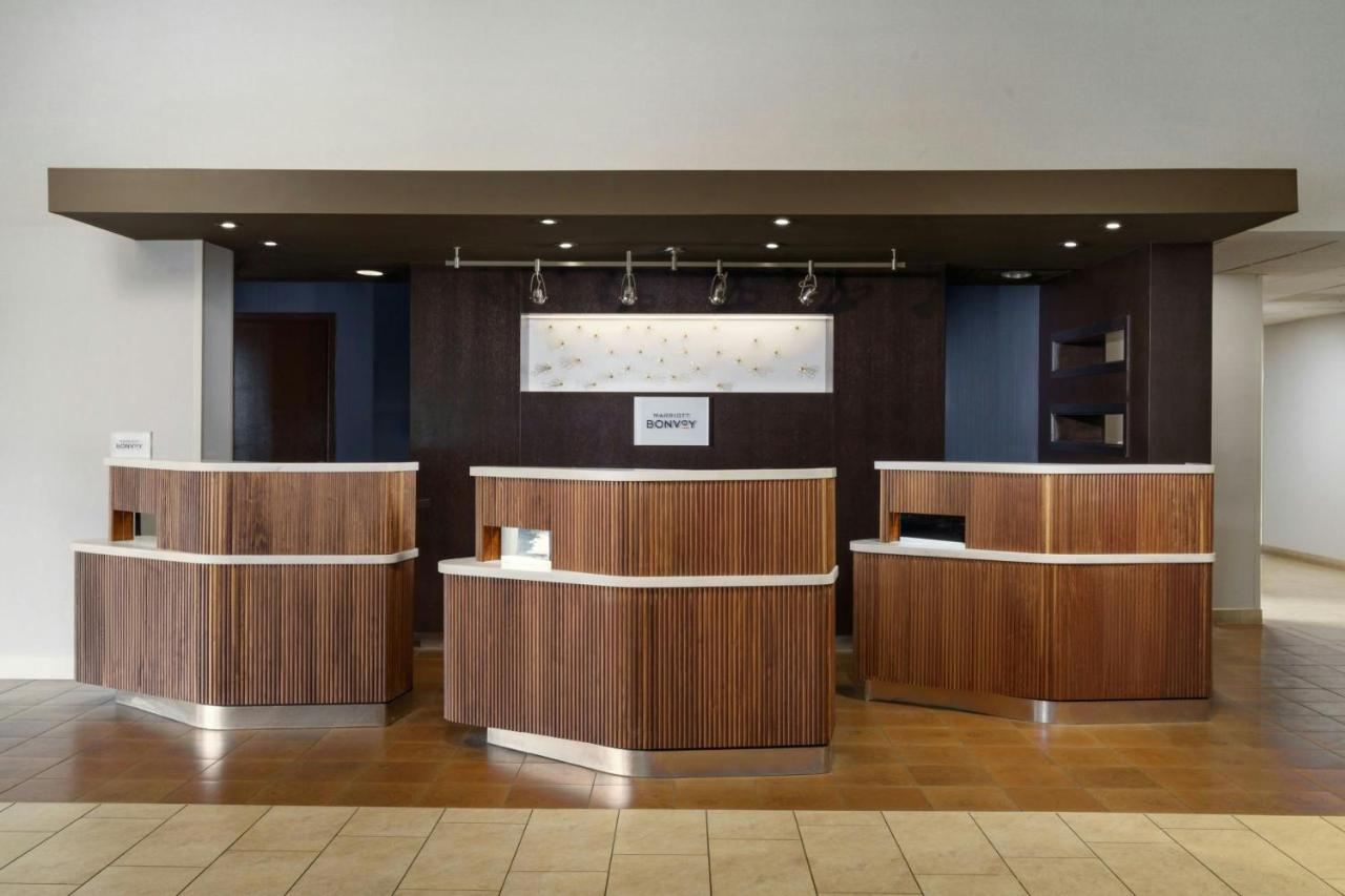 | Courtyard Chicago Midway Airport