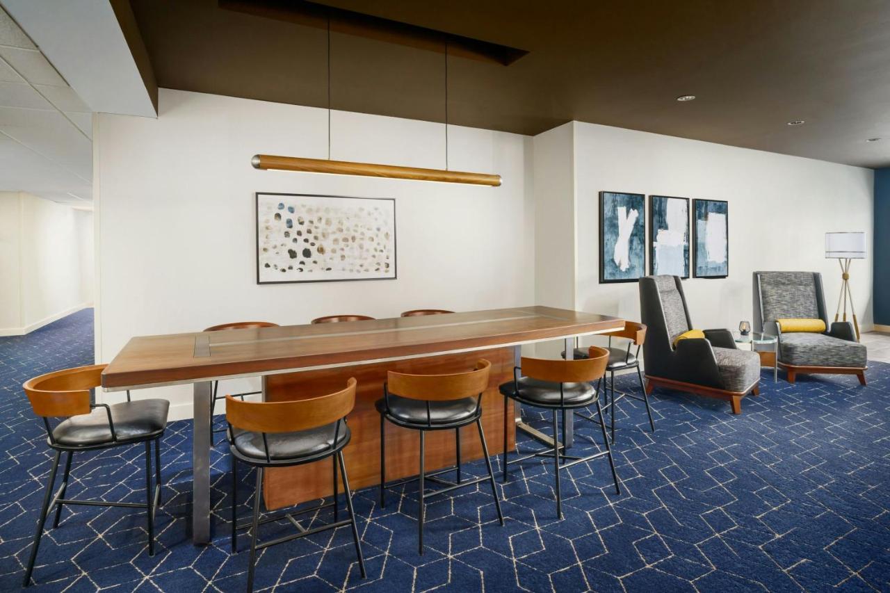 | Courtyard Chicago Midway Airport