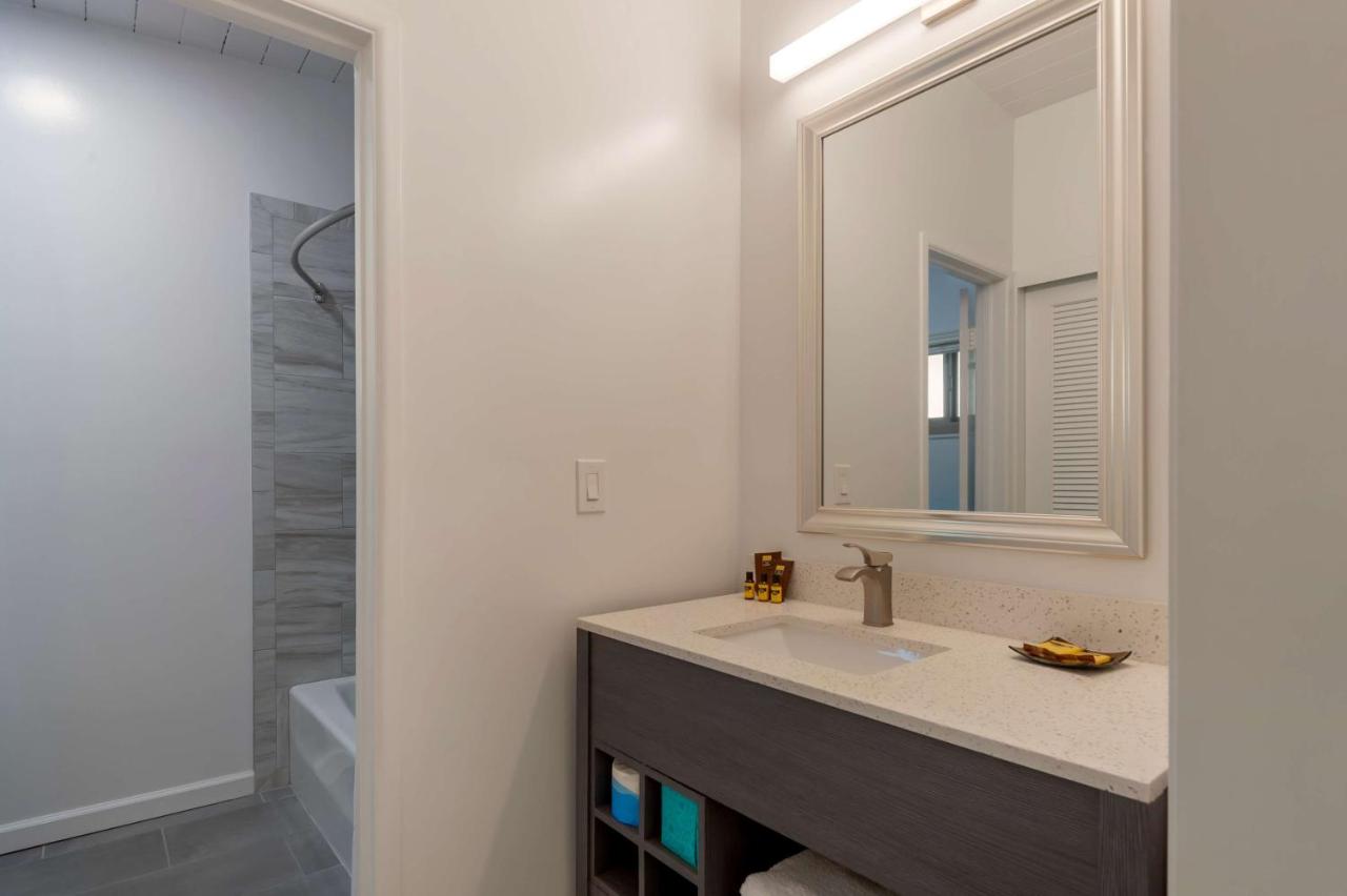 King Room - Non Smoking at Best Western Plus Santa Barbara