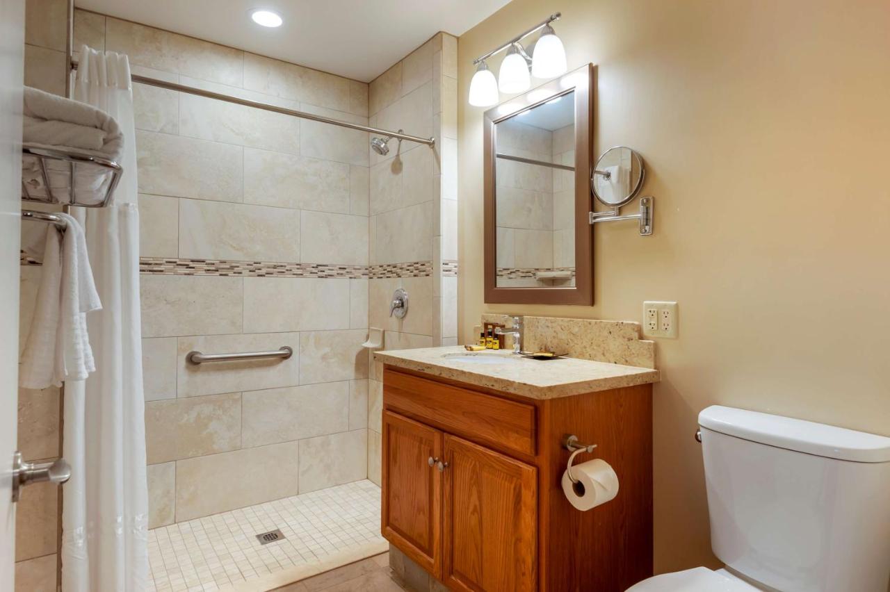 King Suite with Kitchenette - Non smoking at Best Western Plus Santa Barbara