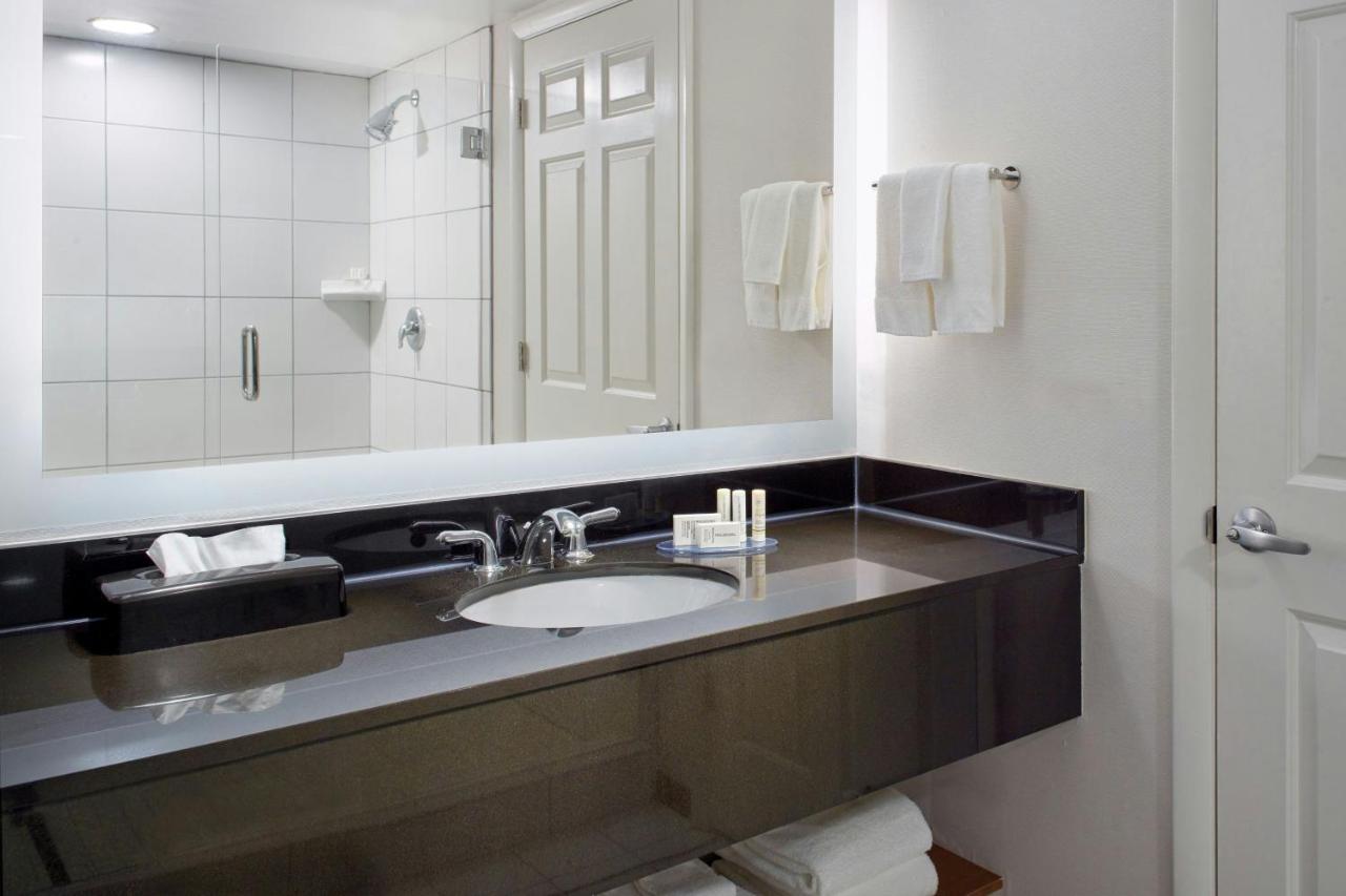 | Fairfield by Marriott Inn & Suites Asheville Outlets