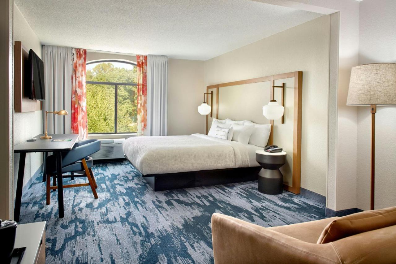 | Fairfield by Marriott Inn & Suites Asheville Outlets