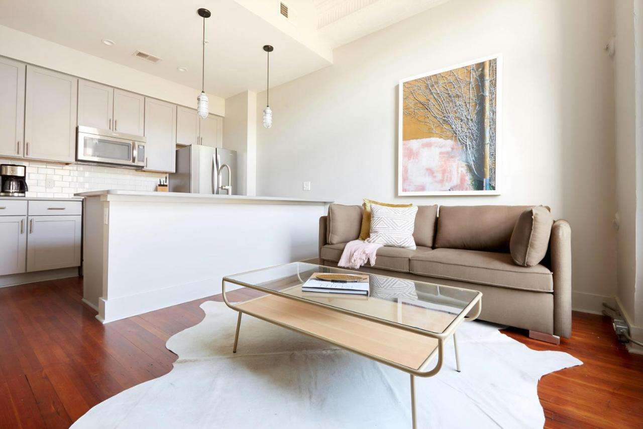 Deluxe Suite at Sonder The Broughton
