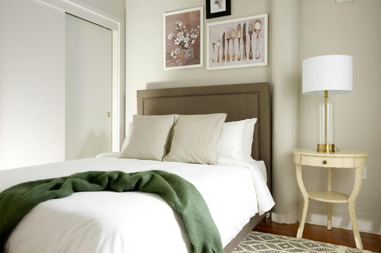Deluxe Suite at Sonder The Broughton