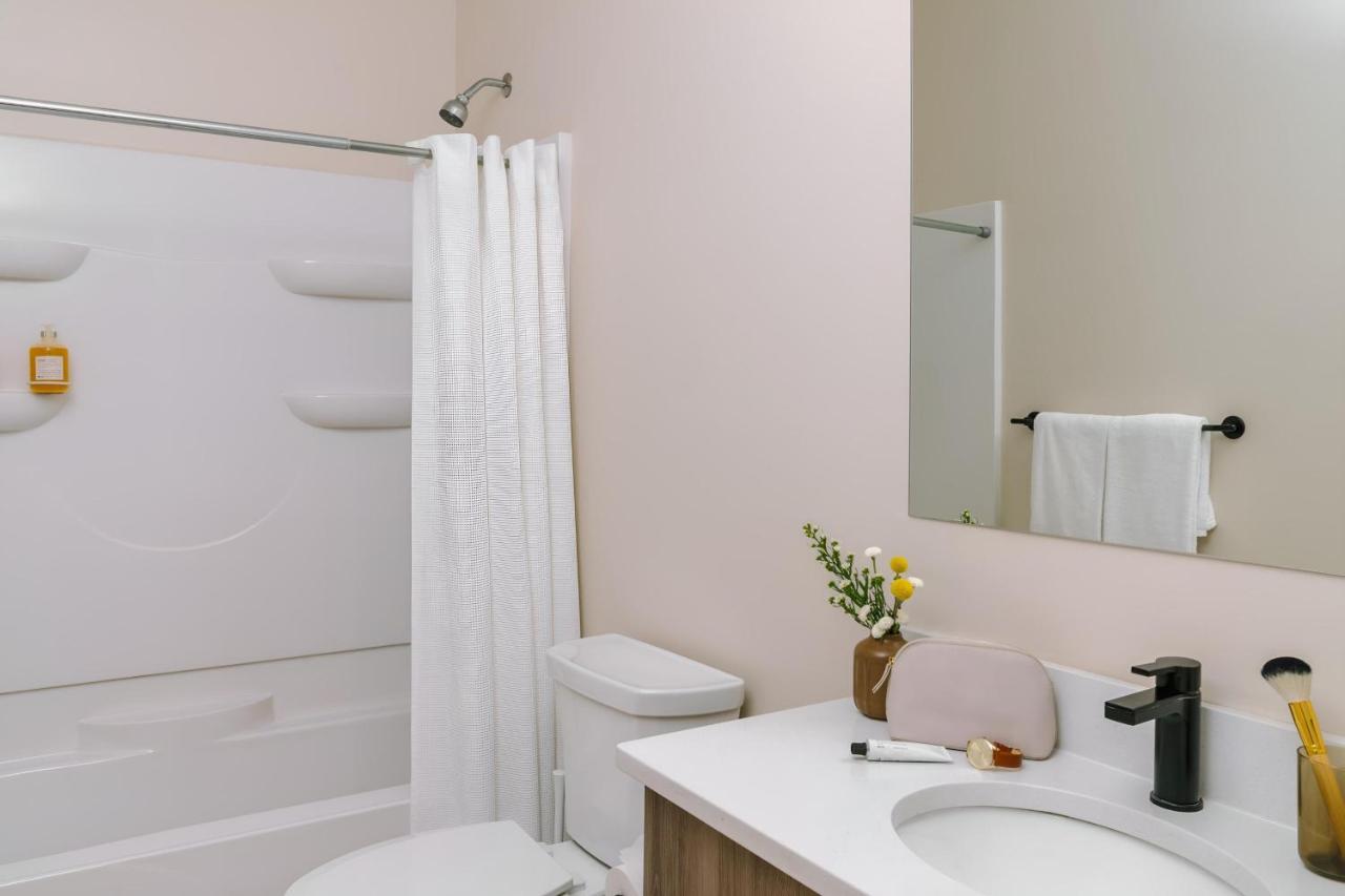 Two-Bedroom Suite at Sonder Jewelers Row