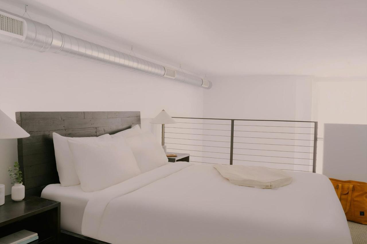 Deluxe Suite at Sonder The Witherspoon