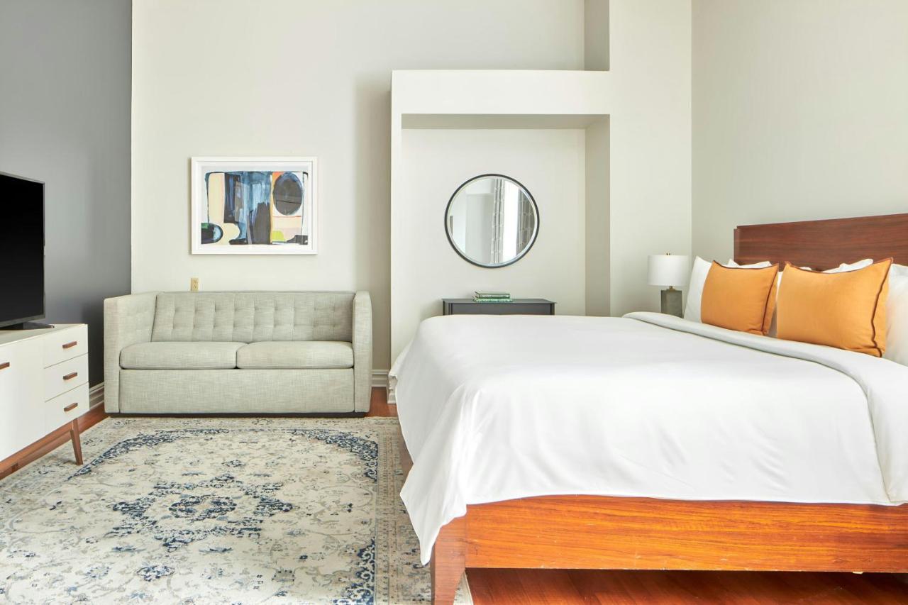 Deluxe King Room at The Arco powered by Sonder