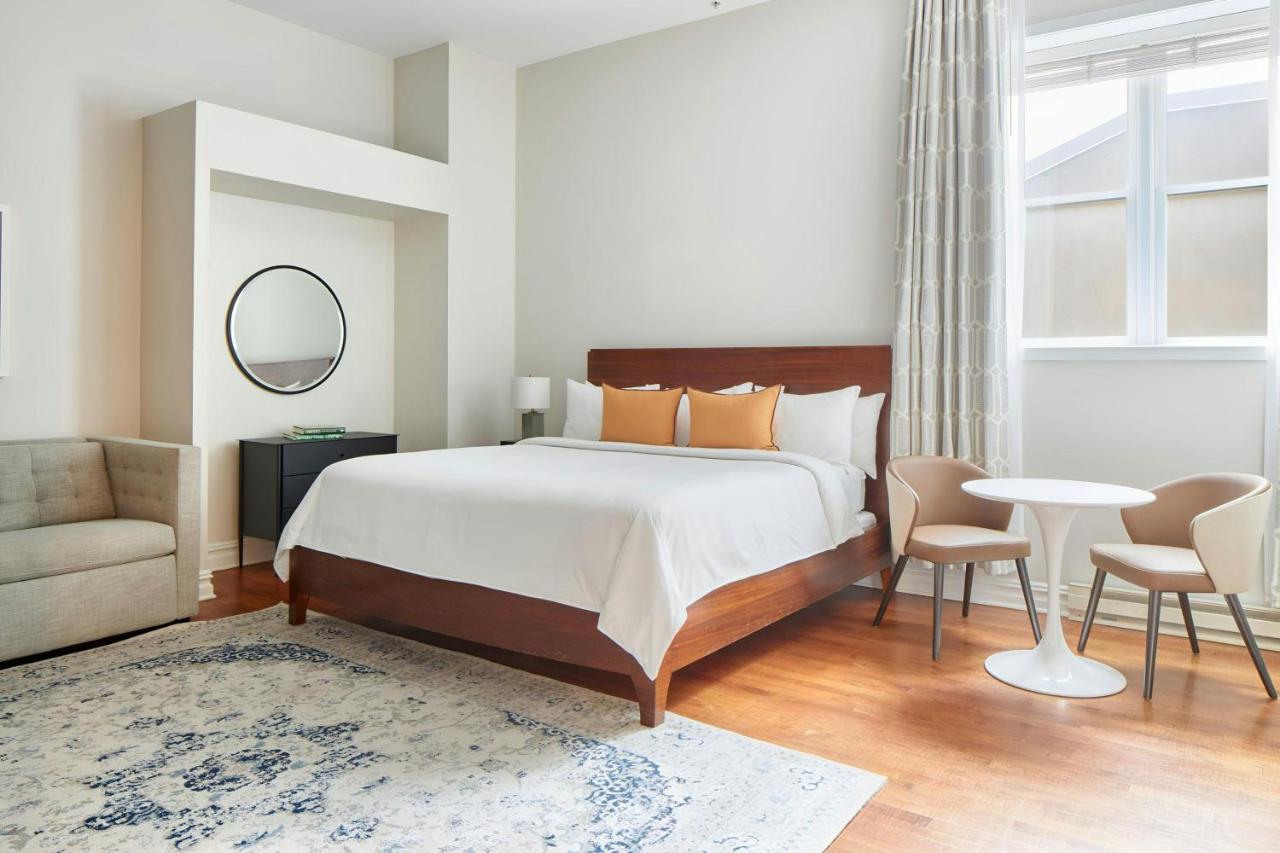 Deluxe King Room at The Arco powered by Sonder