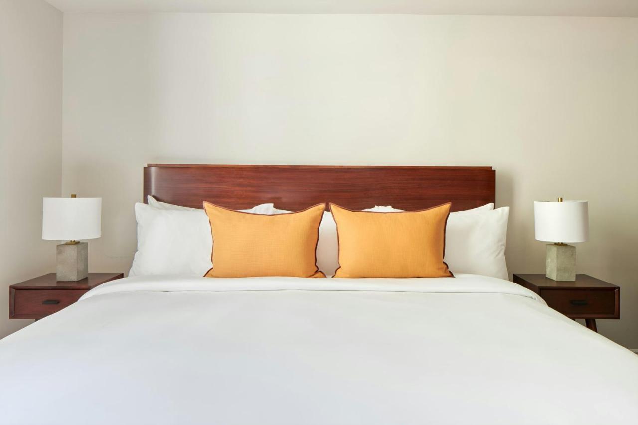 Superior Queen Room at The Arco powered by Sonder