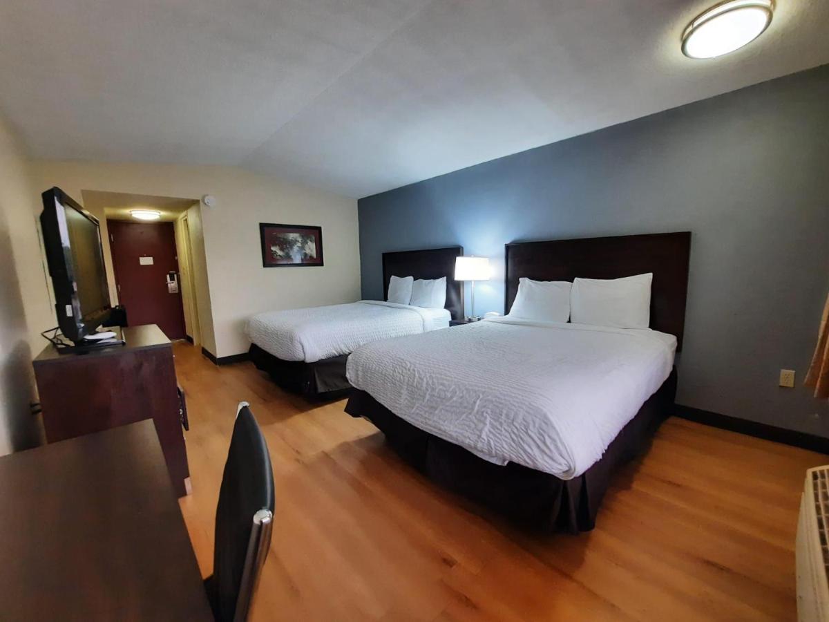 | OYO Hotel Moline Downtown IL I-74 North