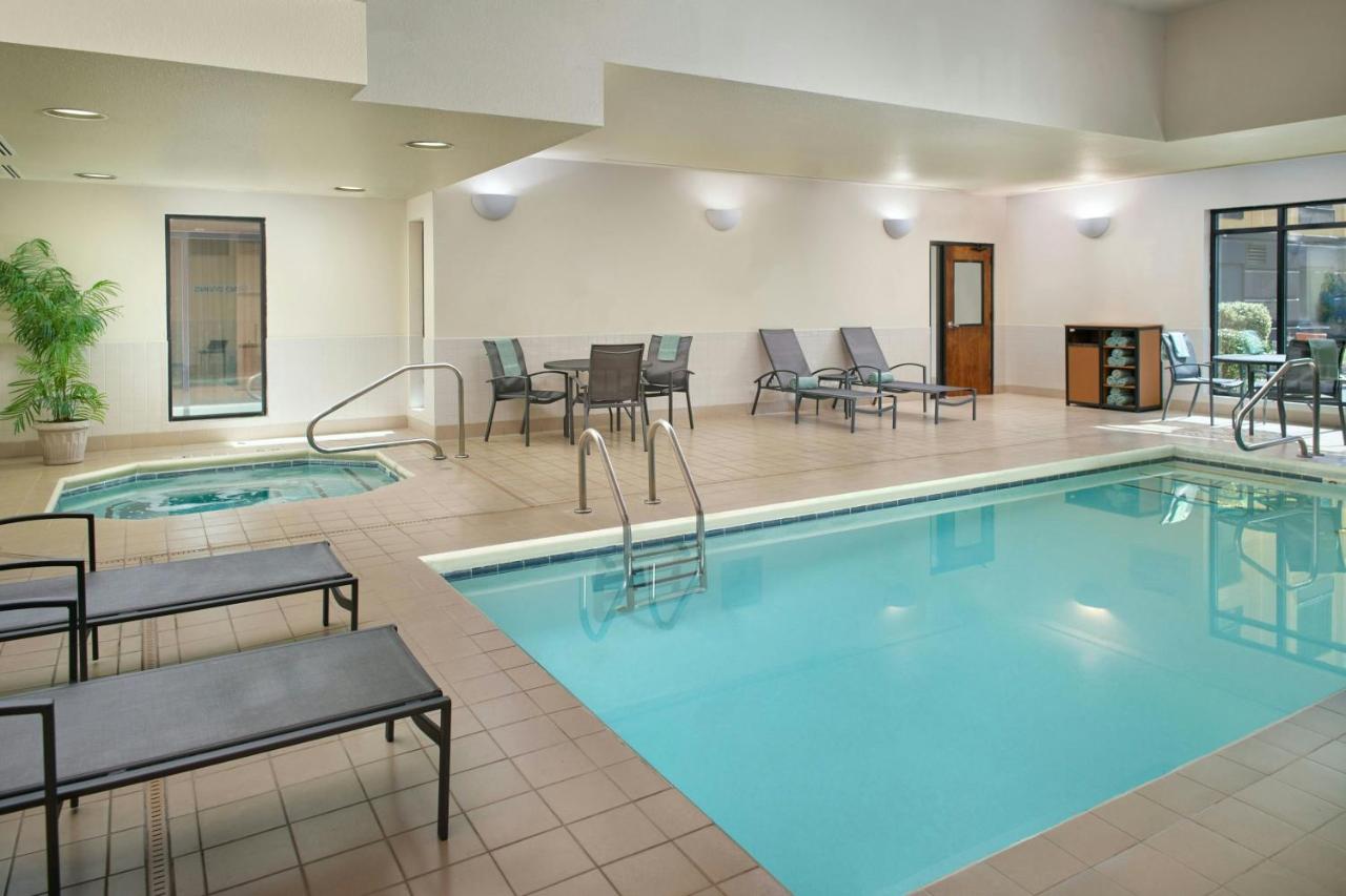 | Fairfield by Marriott Inn & Suites Asheville Outlets