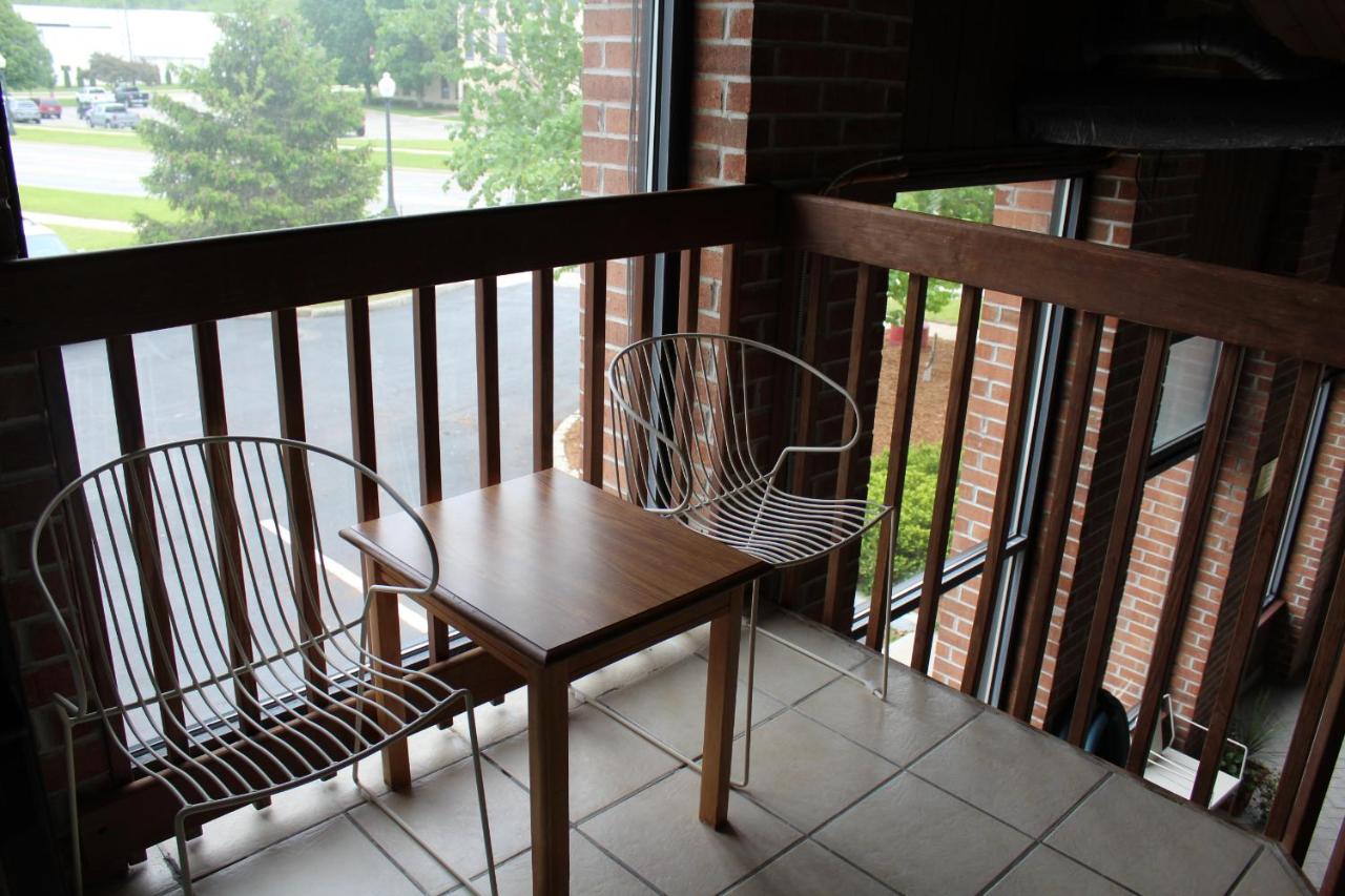| American Inn and Suites Ionia