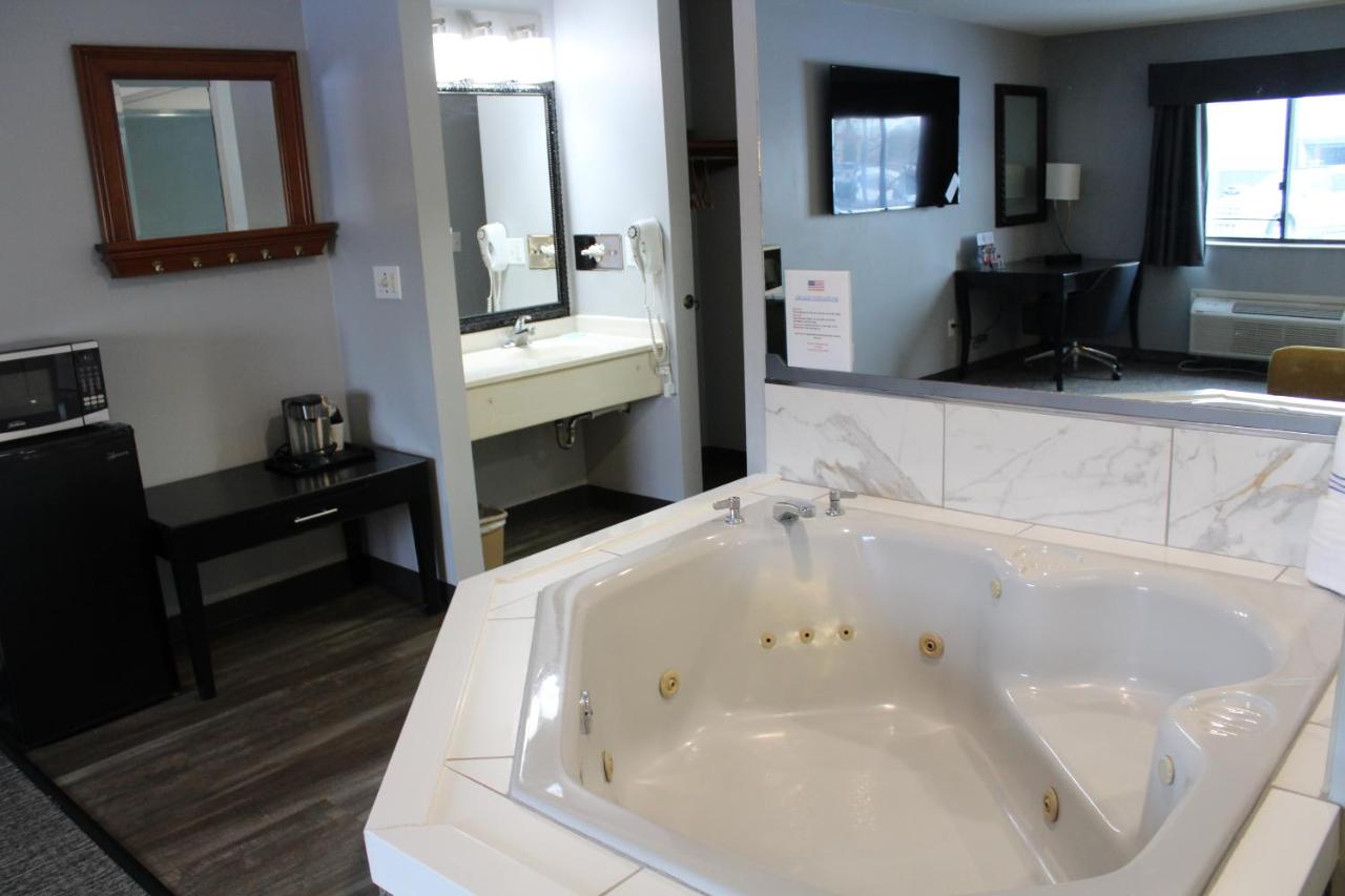 | American Inn and Suites Ionia