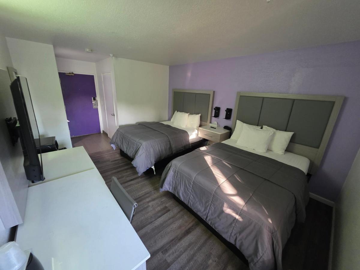 Deluxe Double Room at The Aqua Pacific Hotel