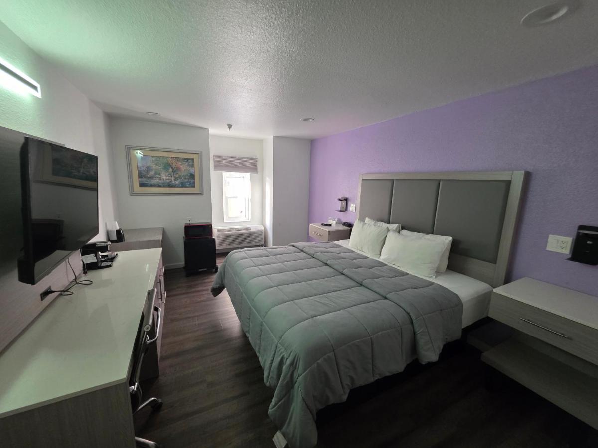 King Suite with Spa Bath at The Aqua Pacific Hotel