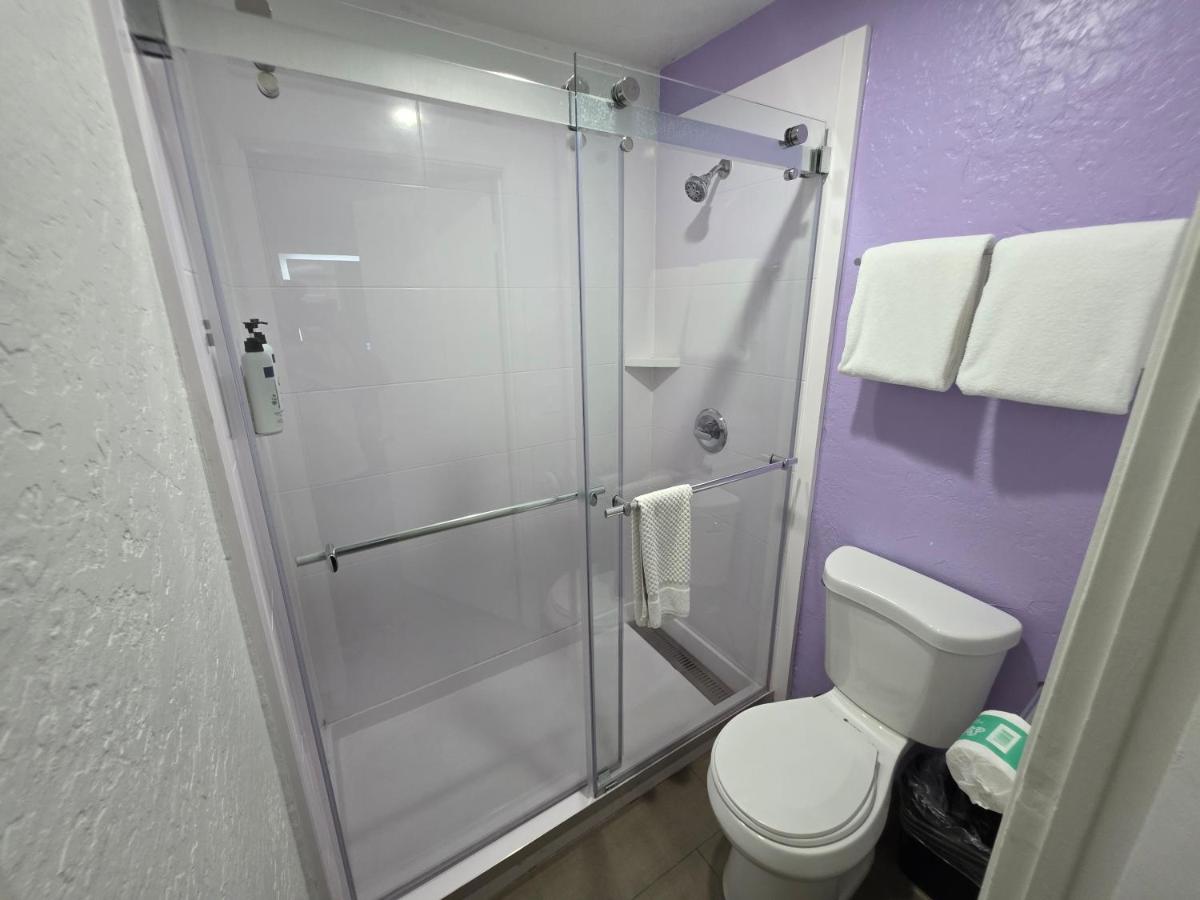 Deluxe Single Room at The Aqua Pacific Hotel