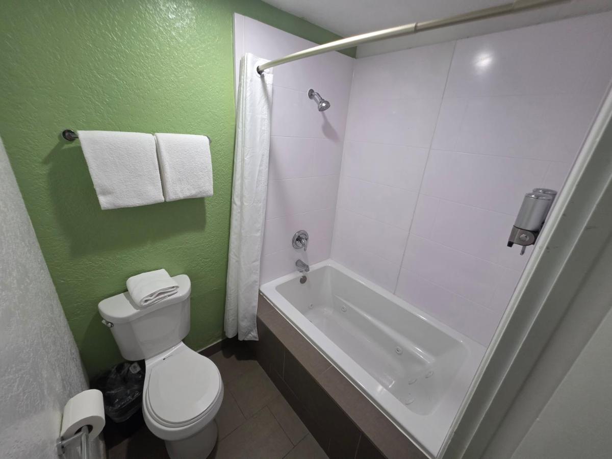 King Suite with Spa Bath at The Aqua Pacific Hotel