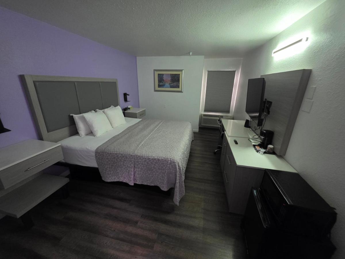 King Suite with Spa Bath at The Aqua Pacific Hotel