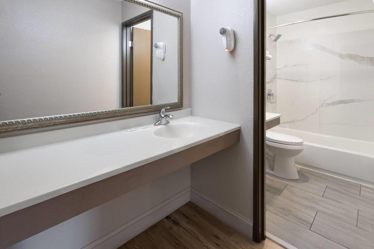 King Studio Suite - Non-Smoking at Super 8 by Wyndham Richmond Midlothian Turnpike