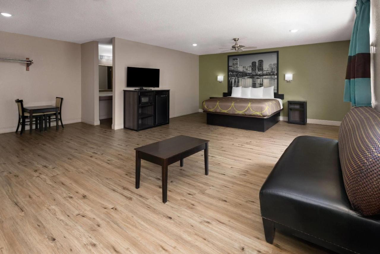 King Studio Suite - Non-Smoking at Super 8 by Wyndham Richmond Midlothian Turnpike