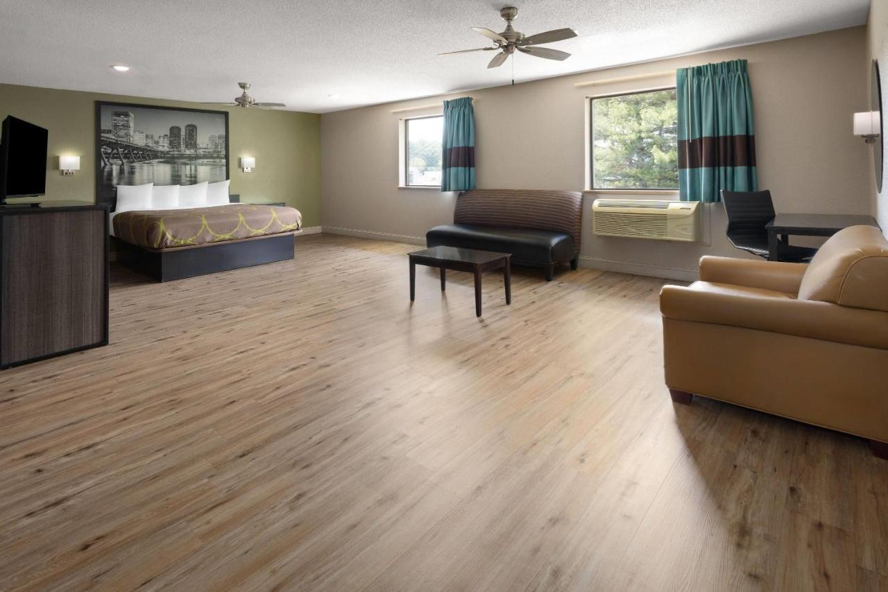 King Studio Suite - Non-Smoking at Super 8 by Wyndham Richmond Midlothian Turnpike