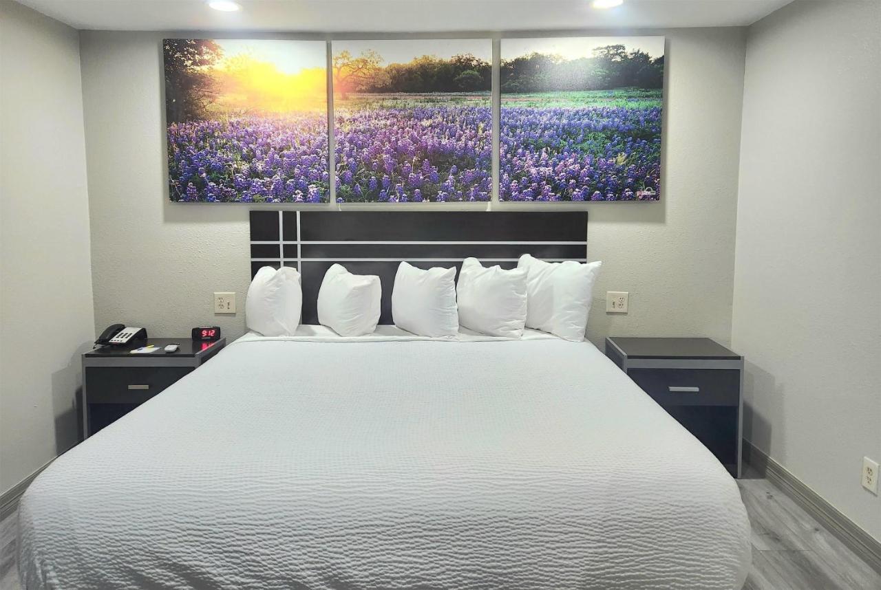 | Days Inn by Wyndham Baytown TX