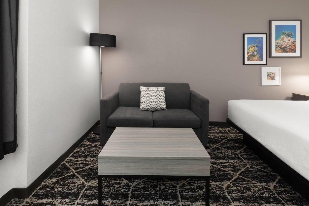 Executive King Room at La Quinta Inn & Suites by Wyndham Houston Bush IAH South