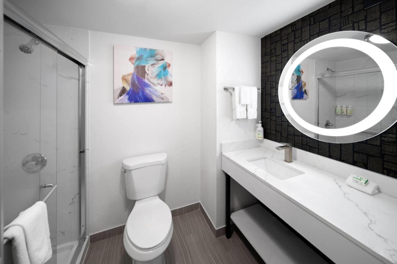 Executive King Room at La Quinta Inn & Suites by Wyndham Houston Bush IAH South