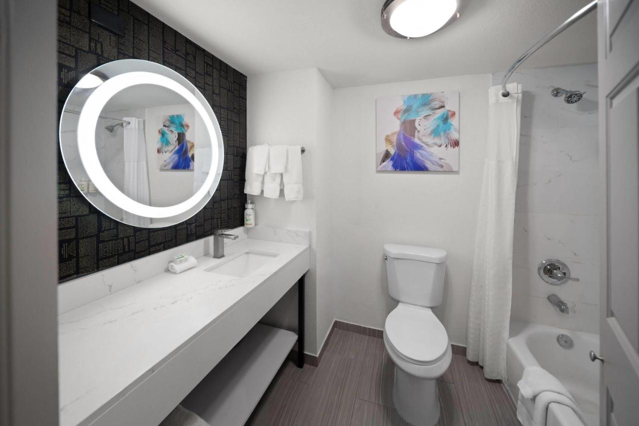 Executive King Room at La Quinta Inn & Suites by Wyndham Houston Bush IAH South