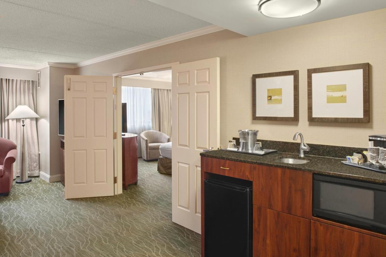 | Hilton Akron/Fairlawn