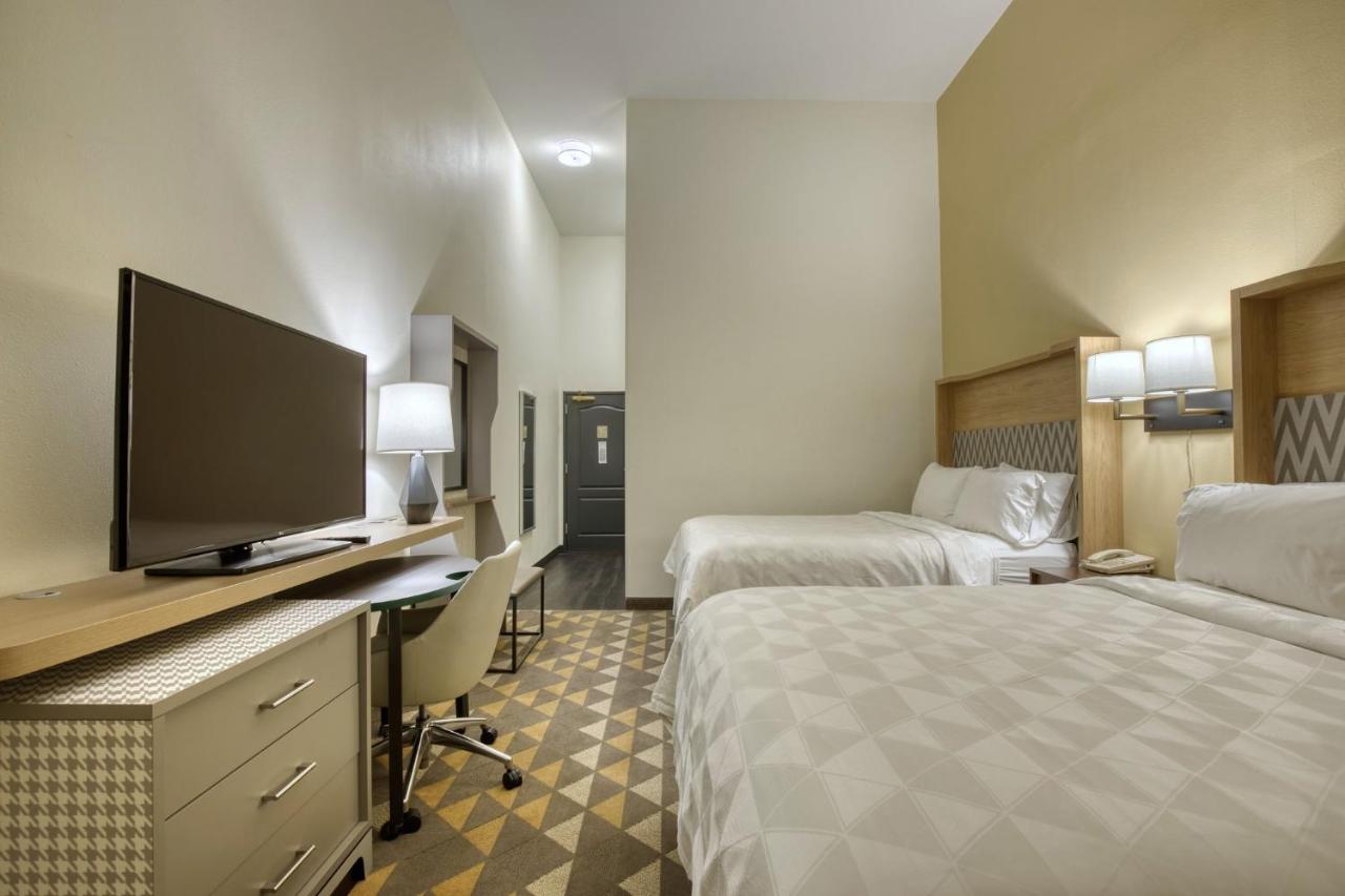 Executive Queen Room with Two Queen Beds at Holiday Inn Hotel & Suites Madison West - Middleton by IHG