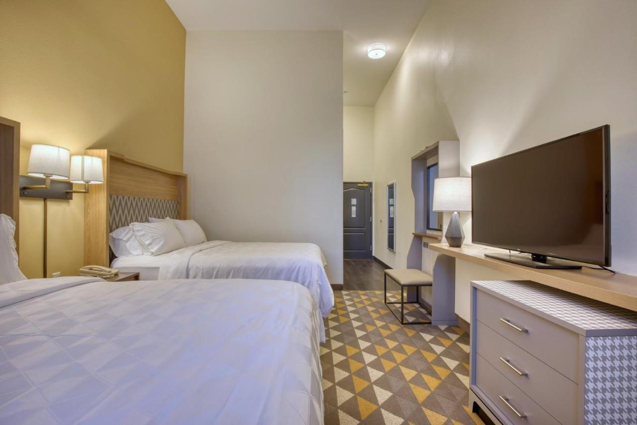 | Holiday Inn Hotel & Suites Madison West, an IHG Hotel