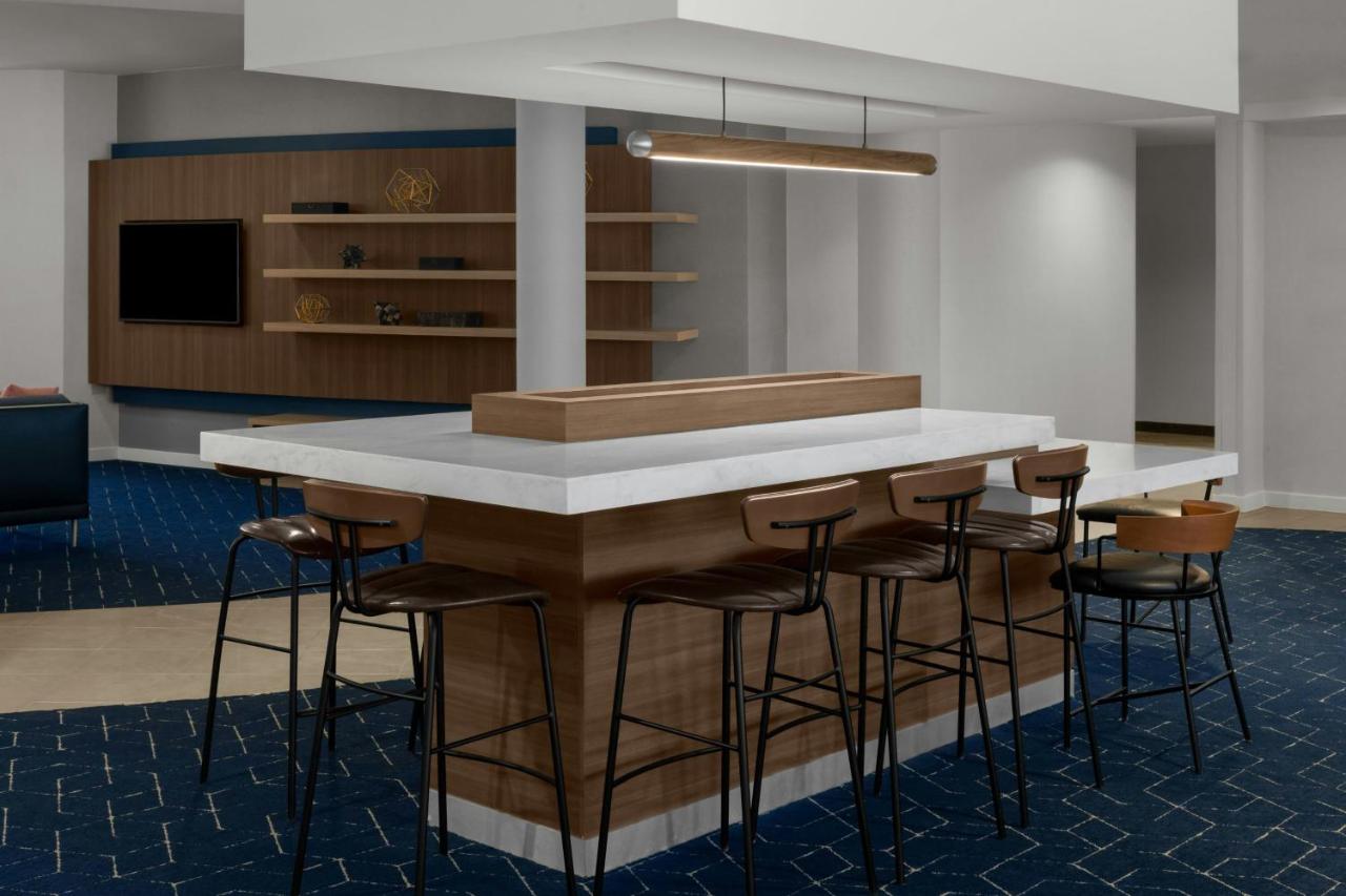 | Courtyard by Marriott Santa Clarita Valencia