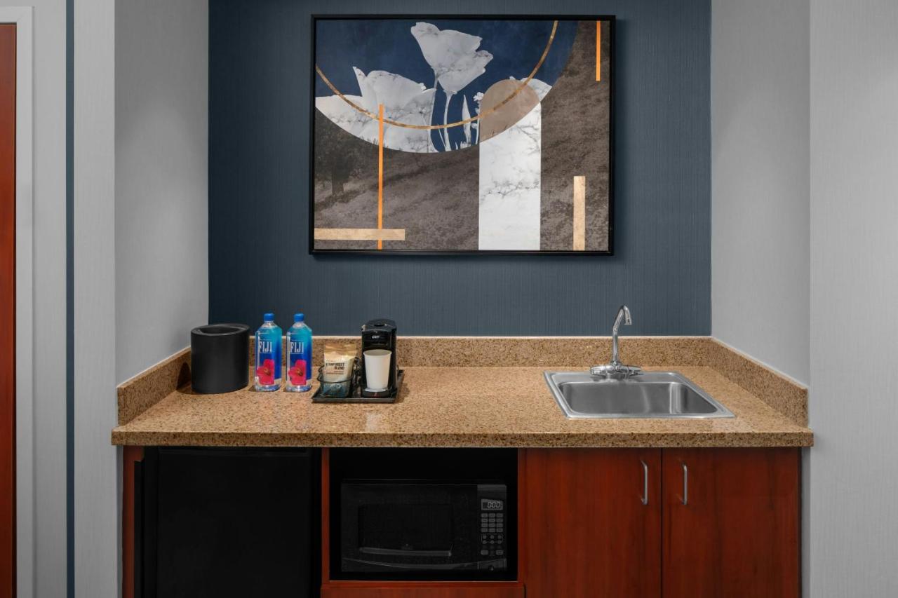 | Courtyard by Marriott Santa Clarita Valencia