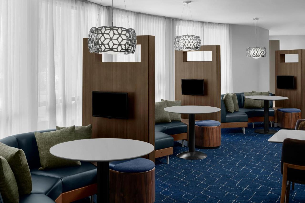 | Courtyard by Marriott Santa Clarita Valencia