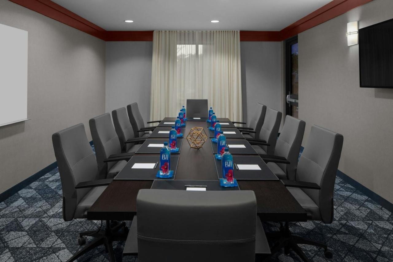 | Courtyard by Marriott Santa Clarita Valencia