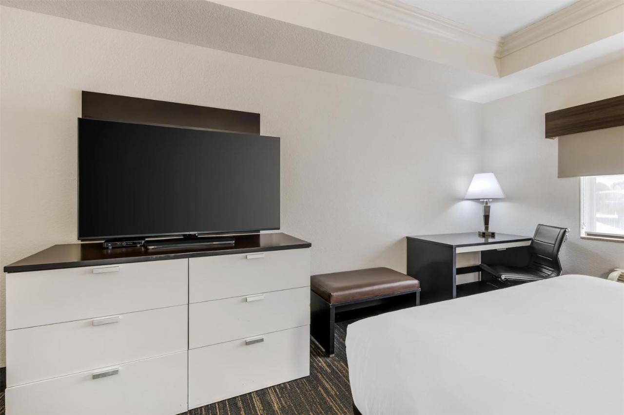 Queen Room with Two Queen Beds - Pet Friendly/Non Smoking at Best Western Plus JFK Inn & Suites