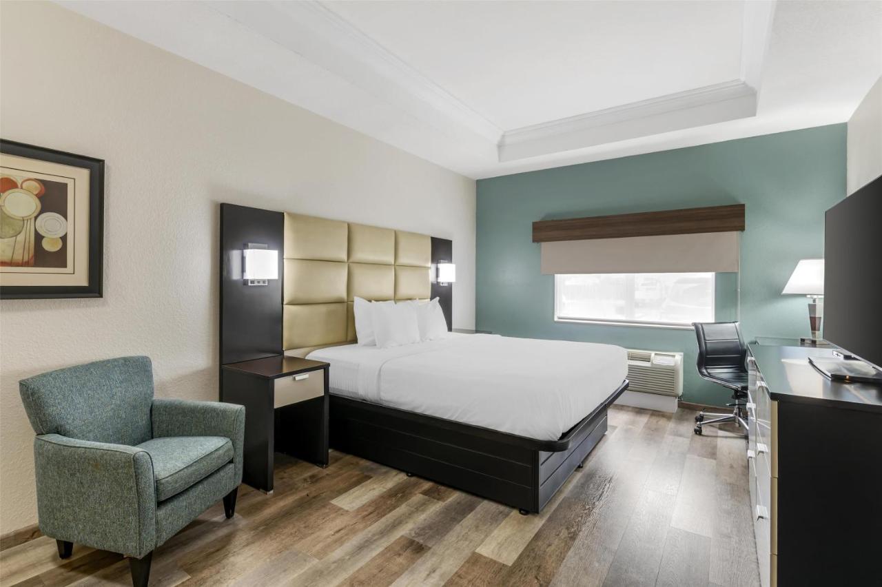 King Room with Spa Bath - Non Smoking at Best Western Plus JFK Inn & Suites